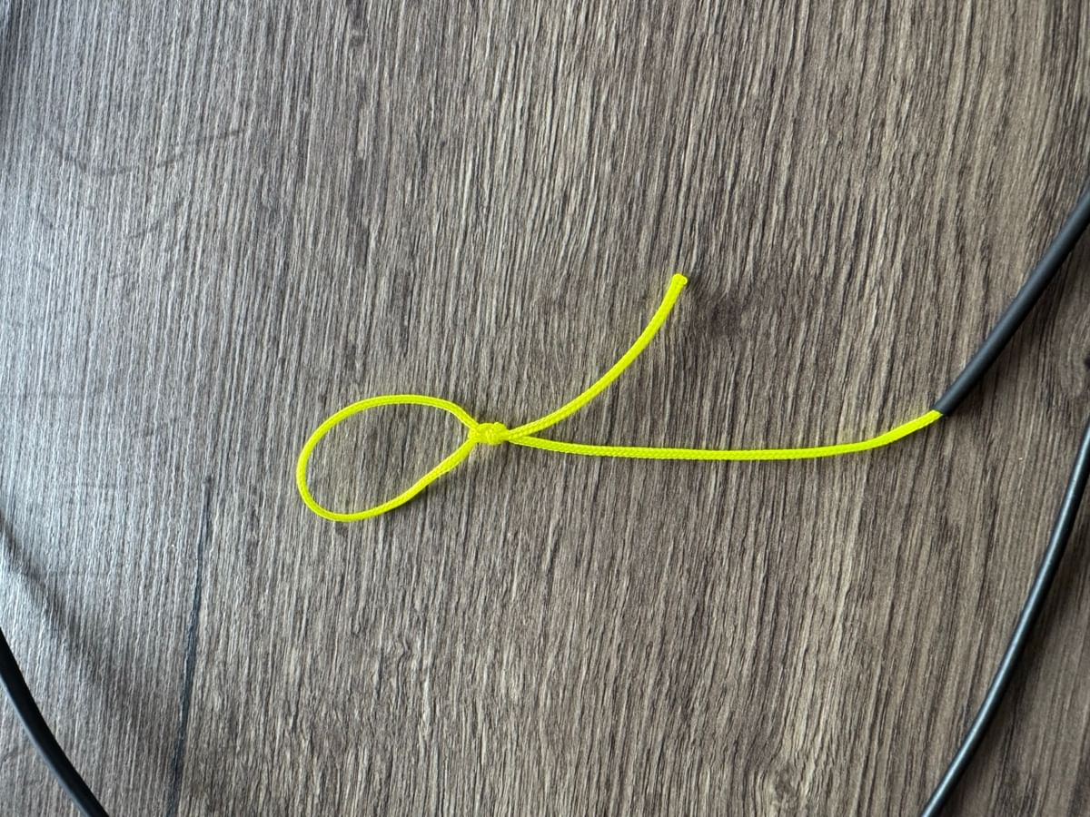 Foto der angebundene Schnur mit Schleife